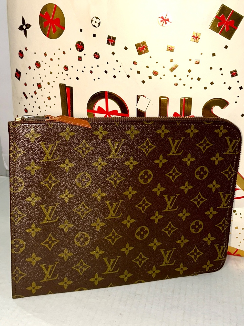 LOUIS VUITTON Poche Documents Clutch